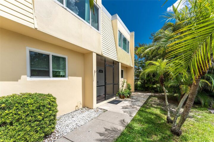 Property Photo: 1020 W Marion Avenue 42 FL 33950