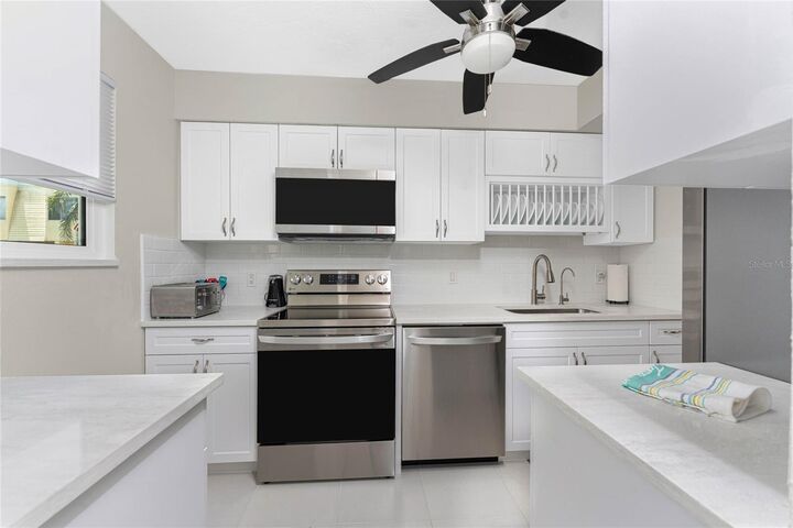 Property Photo: 1020 W Marion Avenue 42 FL 33950