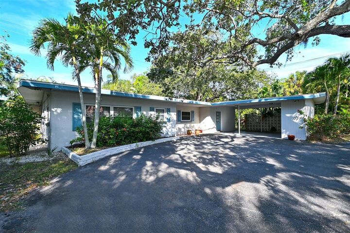Property Photo: 3500 Flores Avenue FL 34239