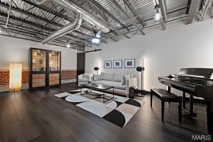 Property Photo: 2323 Locust Street 212 MO 63103