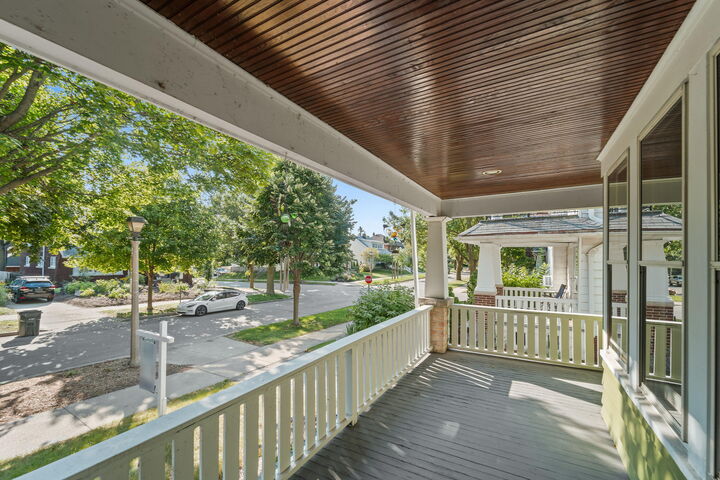 Property Photo: 3905 N Farwell Ave WI 53211