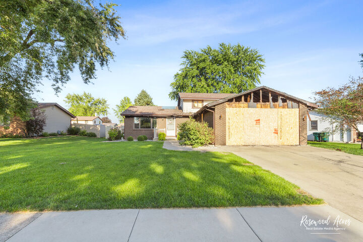 Property Photo: 1008 Mallard Drive IL 60915
