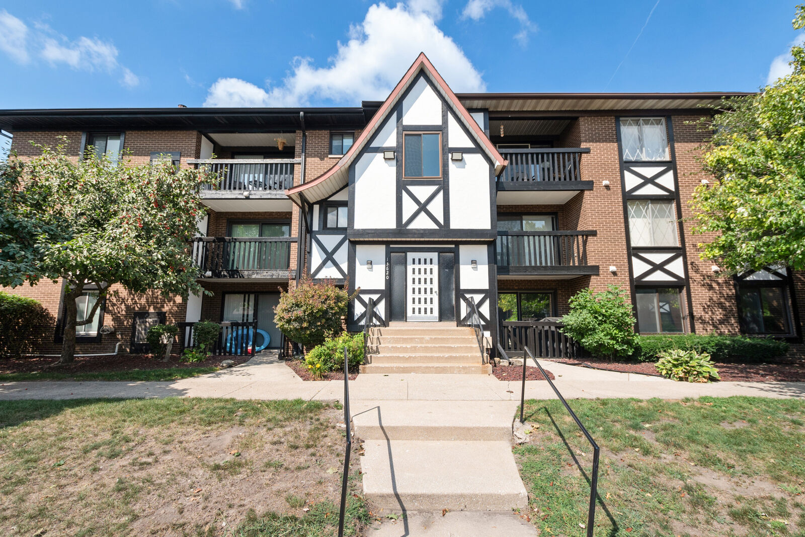 Property Photo: 13620 Lamon Avenue 417 IL 60418