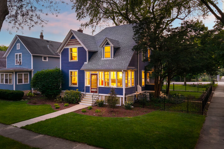 105 S Wright Street  Naperville IL 60540 photo