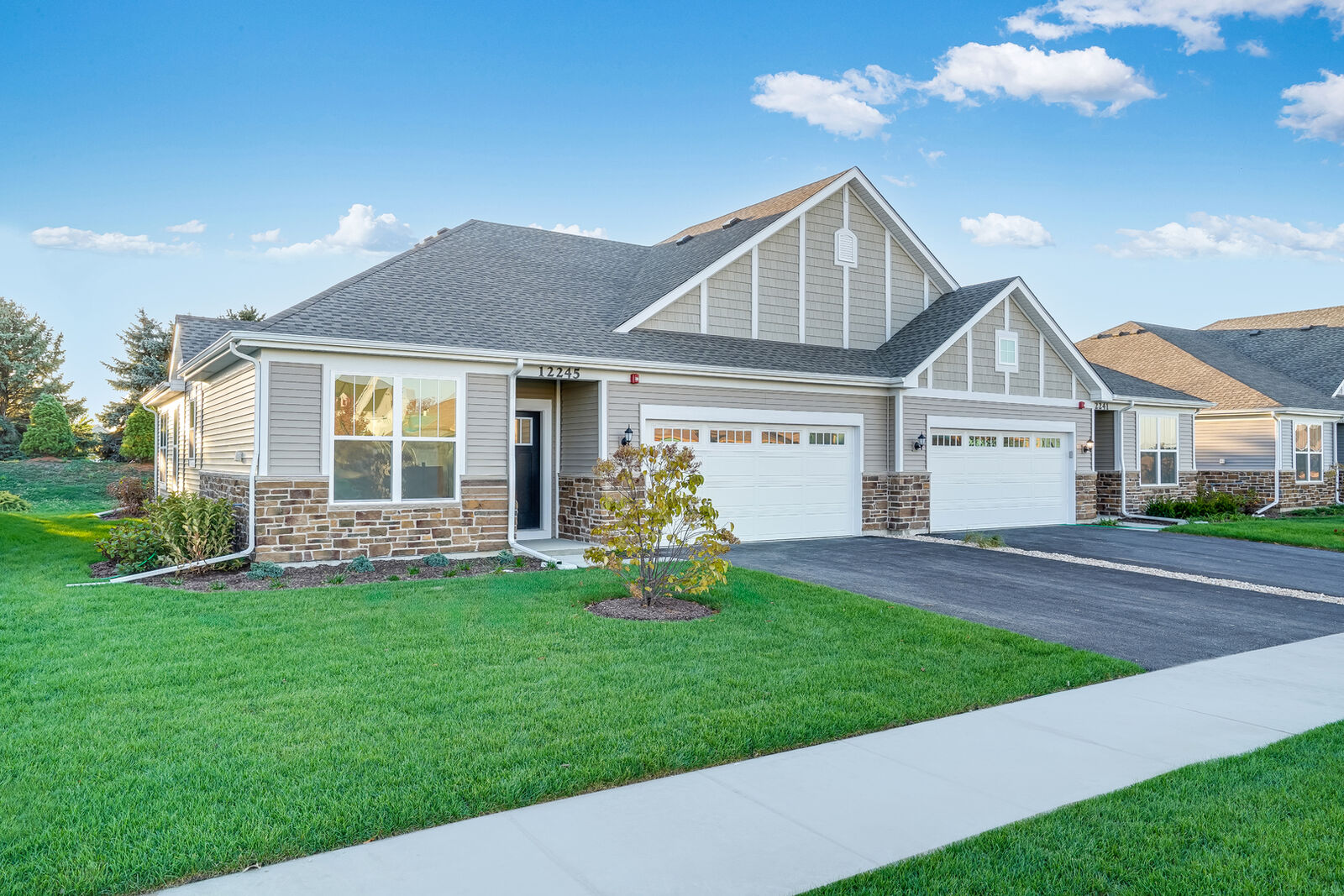 Property Photo:  12245 Barcroft Circle  IL 60142 