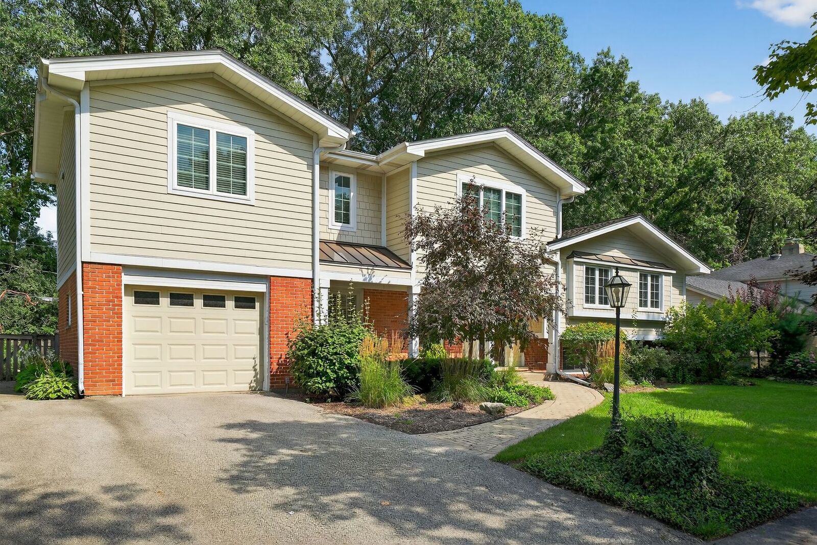 Property Photo:  1101 Juniper Terrace  IL 60025 