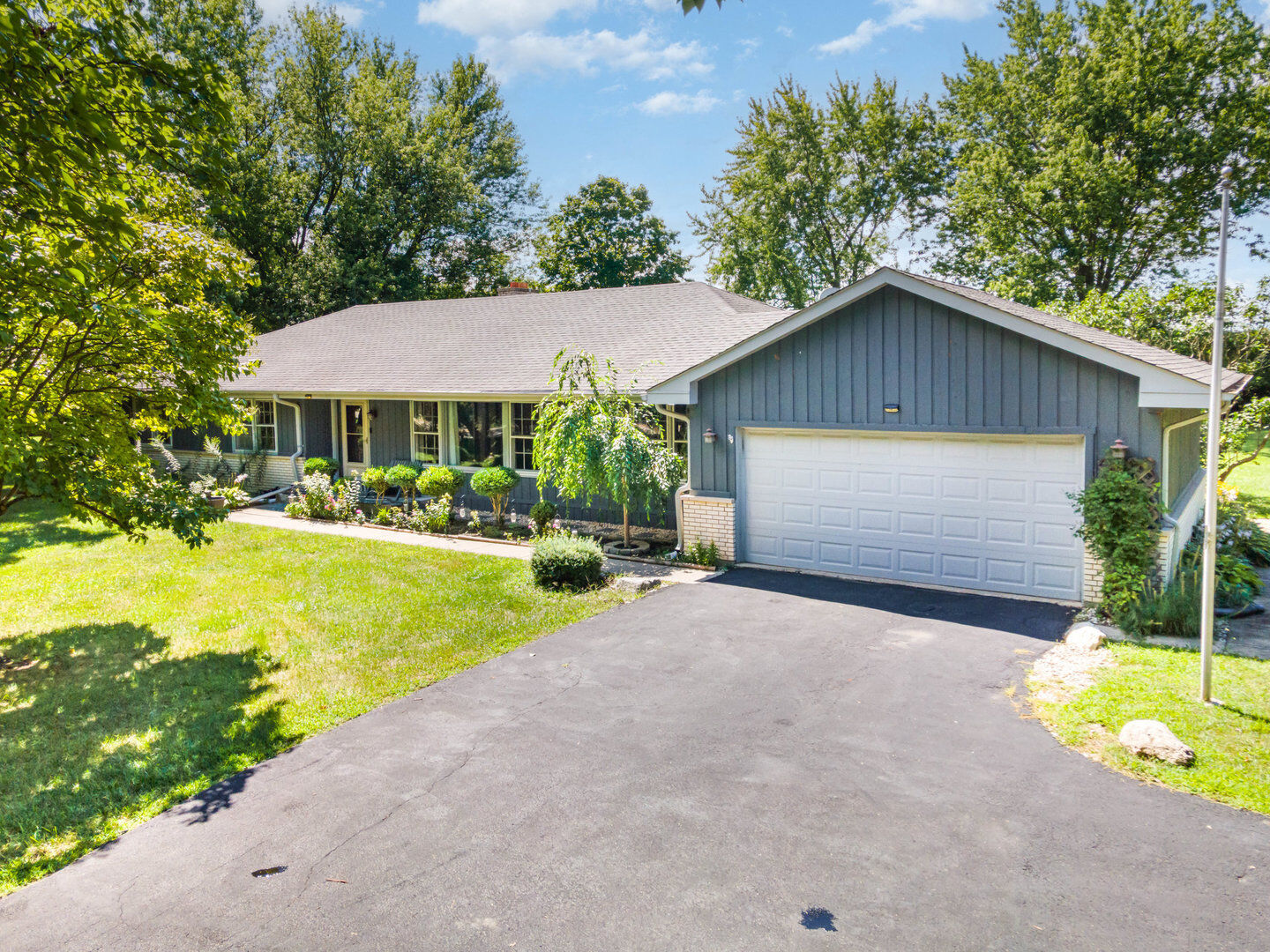 Property Photo: 158 S Ela Road IL 60010