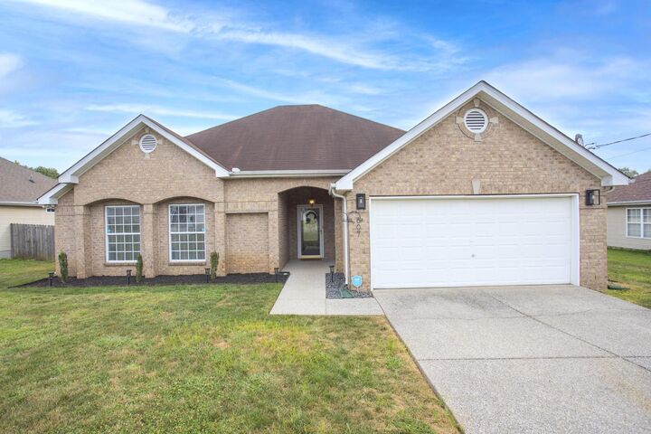 Property Photo: 607 Mable Dr TN 37086