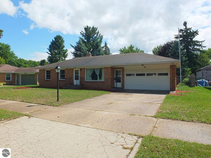 Property Photo: 816 E Chapin Street MI 49601
