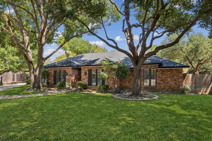 Property Photo: 1406 Richards Circle TX 75115