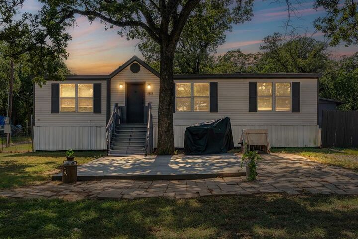 Property Photo: 6933 Shady Hills Lane TX 76028