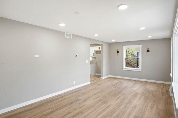 Property Photo:  709 W Jackson Street  OR 97501 