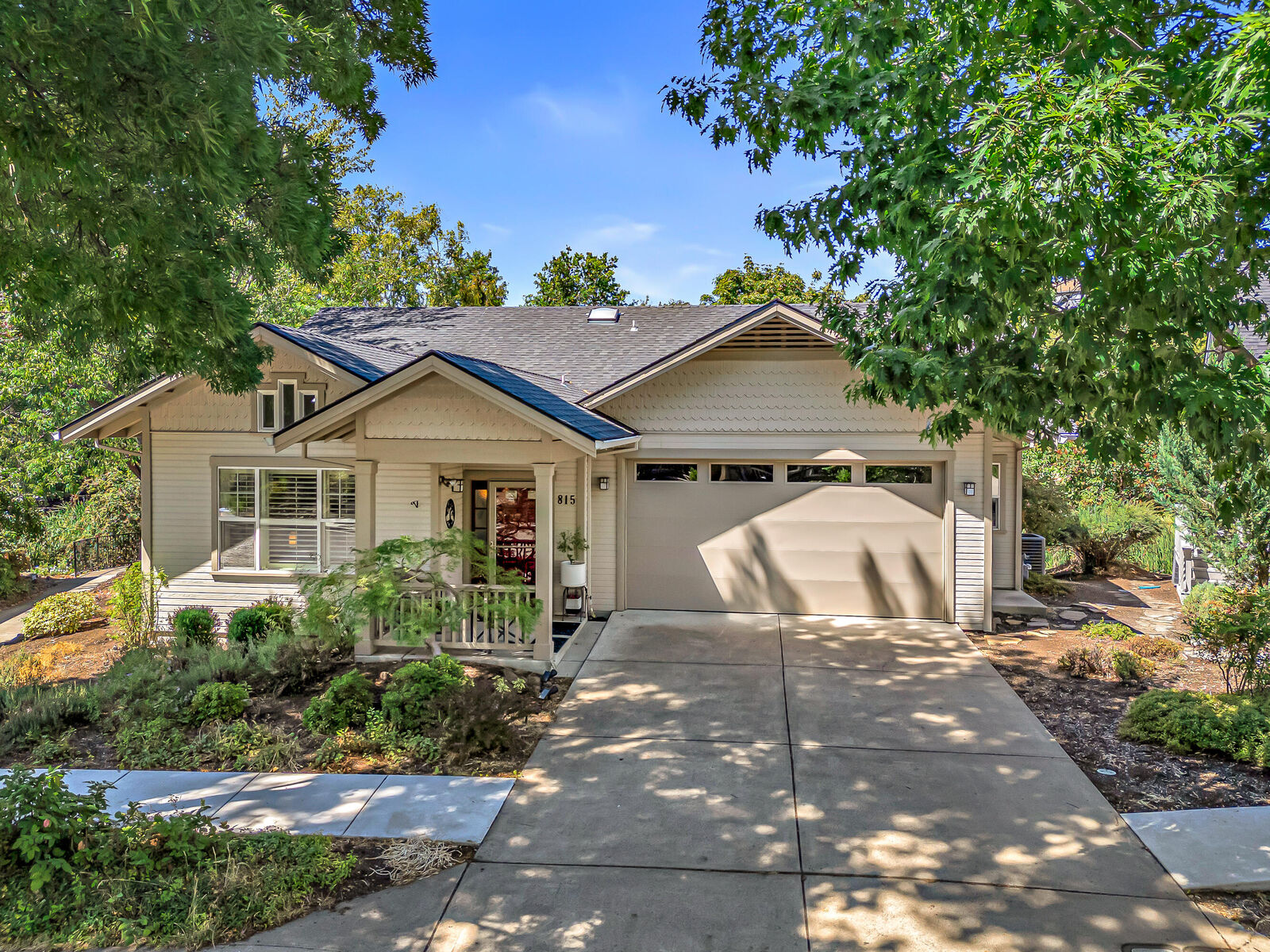 Property Photo: 815 Creek Stone Way OR 97520