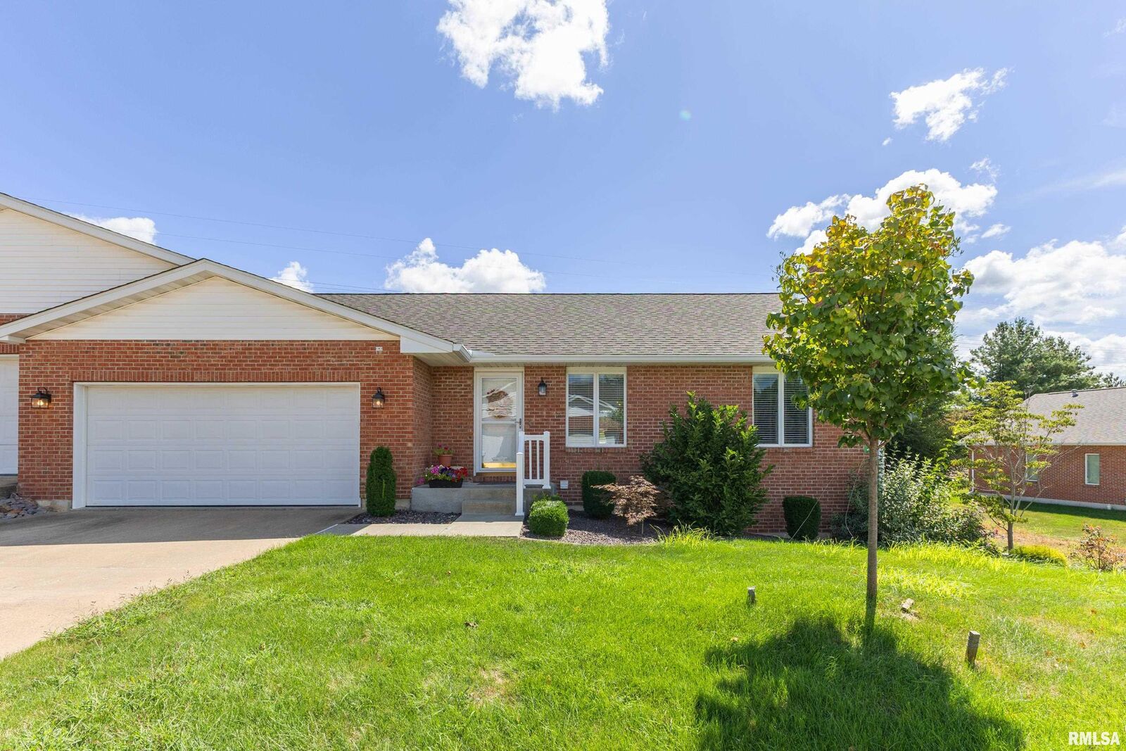 Property Photo: 608 Wexford Street IL 62305