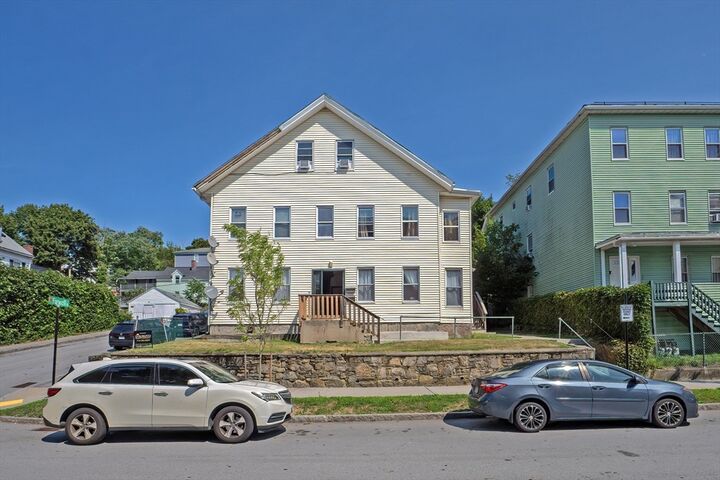 19 Elizabeth St  Worcester MA 01605 photo