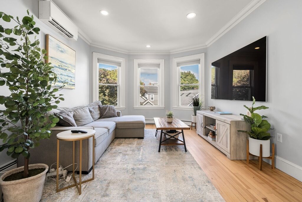 Property Photo: 118 Franklin St 3 MA 02445