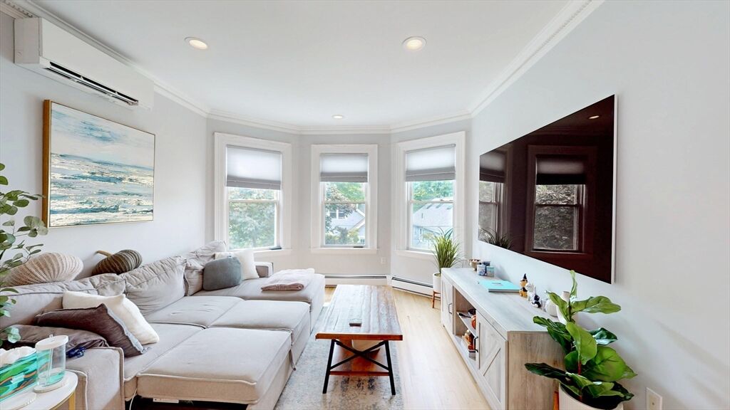 Property Photo:  118 Franklin St 3  MA 02445 