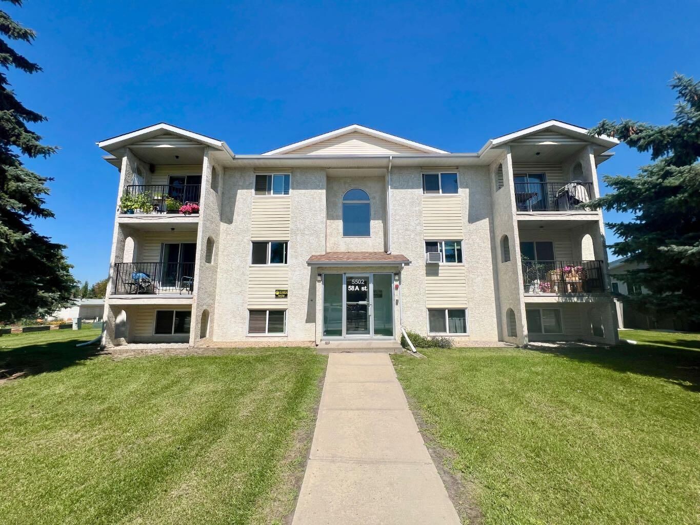 Property Photo: 5502 58A Street 204 AB T4N 2N3