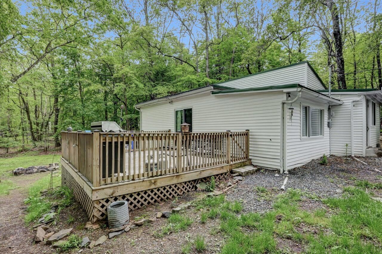 Property Photo: 1702 Donalds Road PA 18330