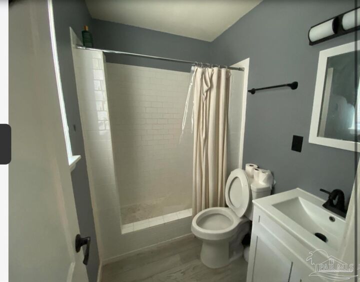 Property Photo: 902 Decatur Ave FL 32507