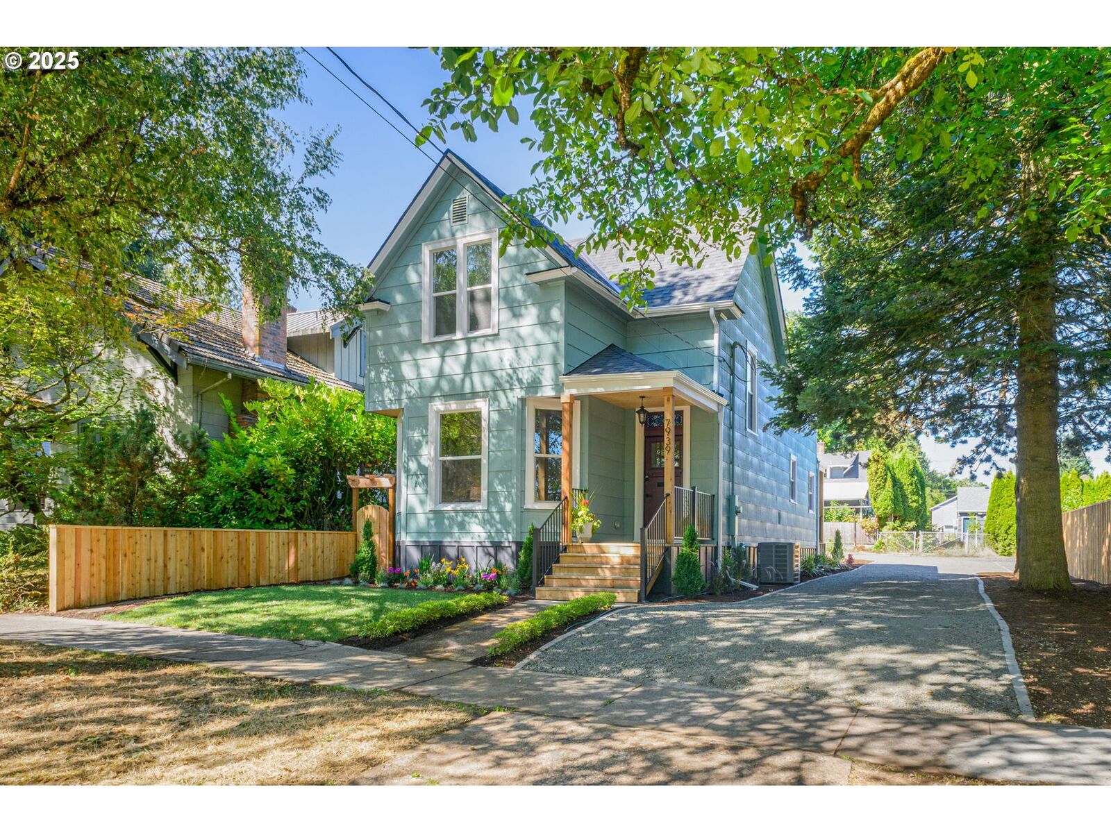 Property Photo: 7939 N Dana Ave OR 97203