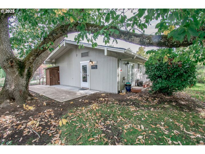 2132 W 14th Ct  Eugene OR 97402 photo