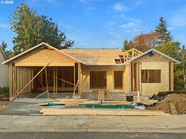 Property Photo:  1423 45th Ave  OR 97386 