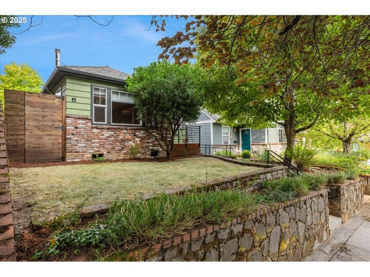 Property Photo: 4411 N Albina Ave OR 97217