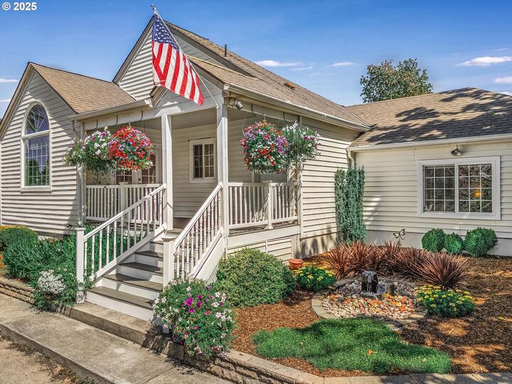 Property Photo:  15714 SE Oatfield Rd  OR 97267 