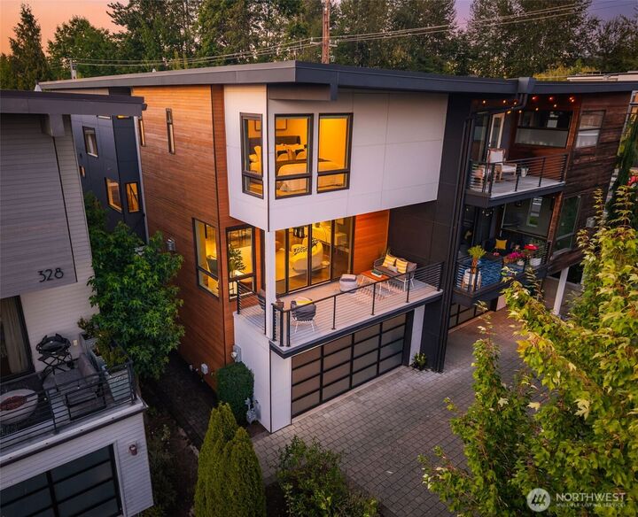 Property Photo: 332 10th Avenue S WA 98033