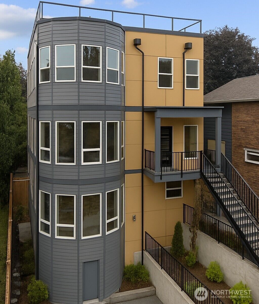 Property Photo: 4019 4th Avenue NE WA 98105