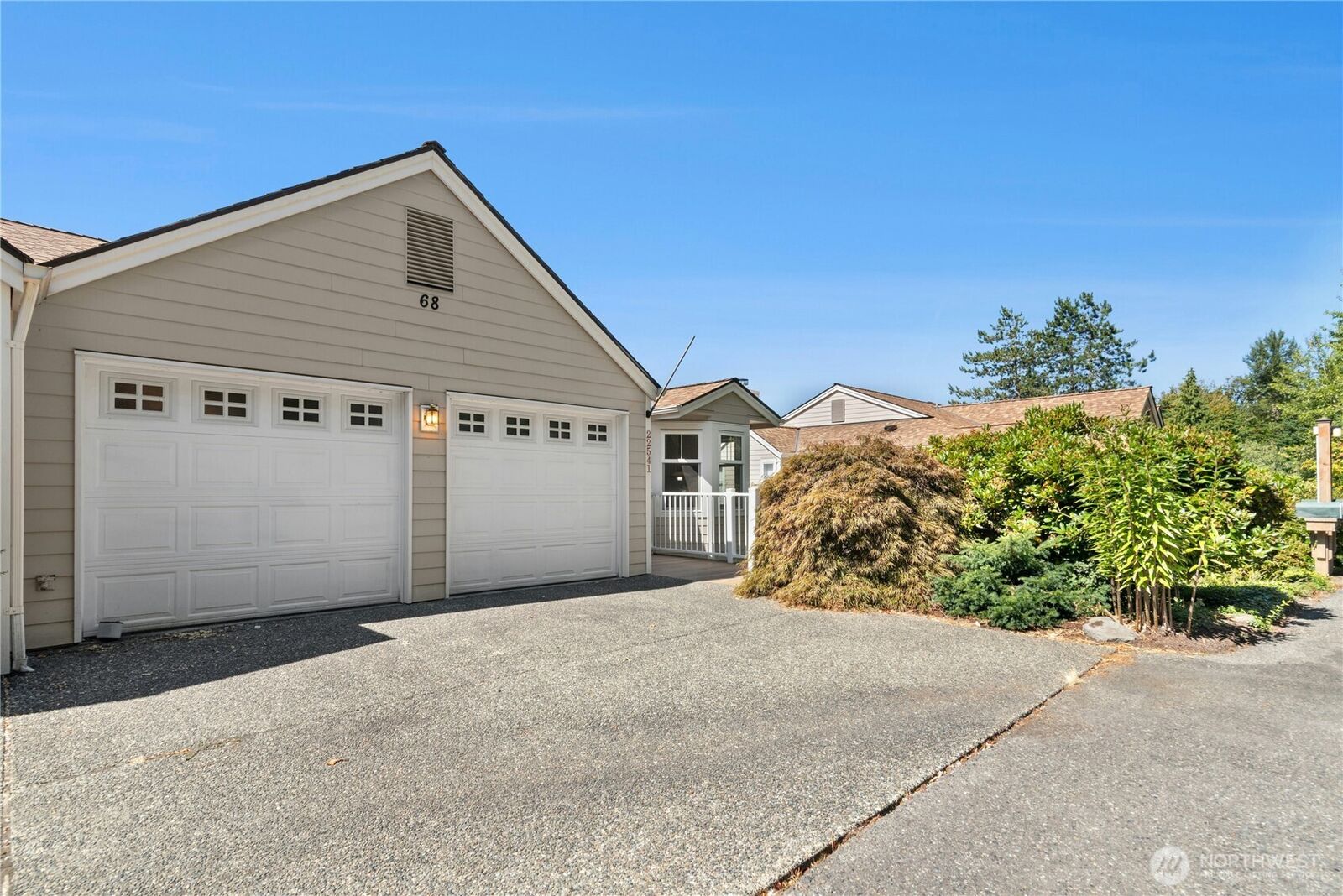 Property Photo: 22541 SE 42nd Court 2252 WA 98029