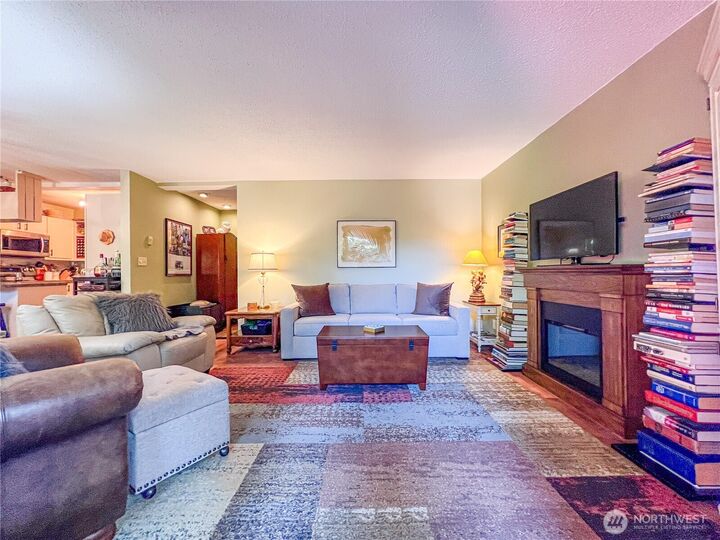 Property Photo: 1425 S Puget Drive G3 WA 98055