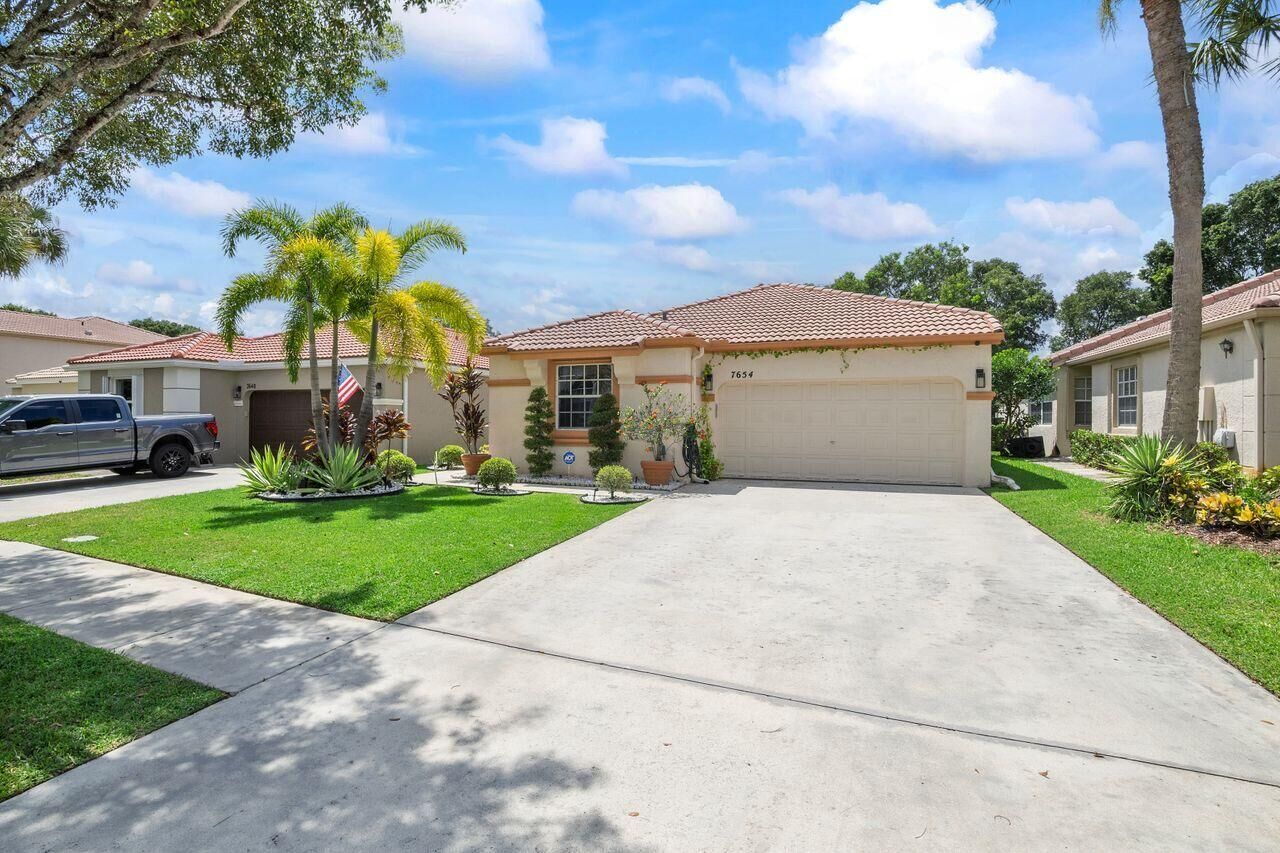 Property Photo: 7654 Rockport Circle Circle FL 33467