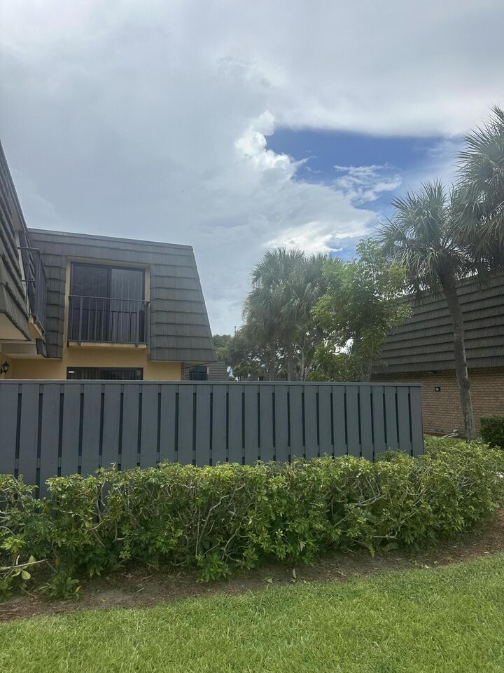 Property Photo: 1014 10th Way FL 33407