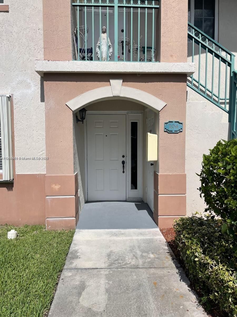 Property Photo: 2920 SE 13th Rd 104-45 FL 33035