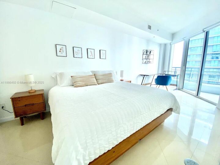 60 SW 13th St 4414  Miami FL 33130 photo