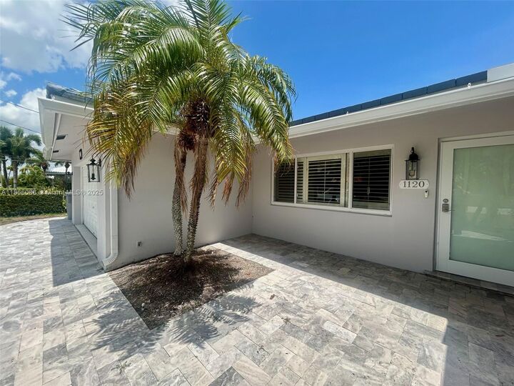 Property Photo: 1120 SE 6th Ter FL 33060