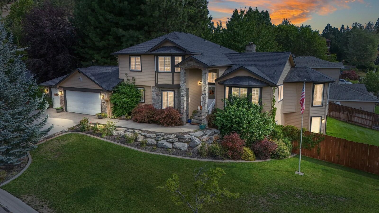 Property Photo: 5808 N Hermosa Cir WA 99027