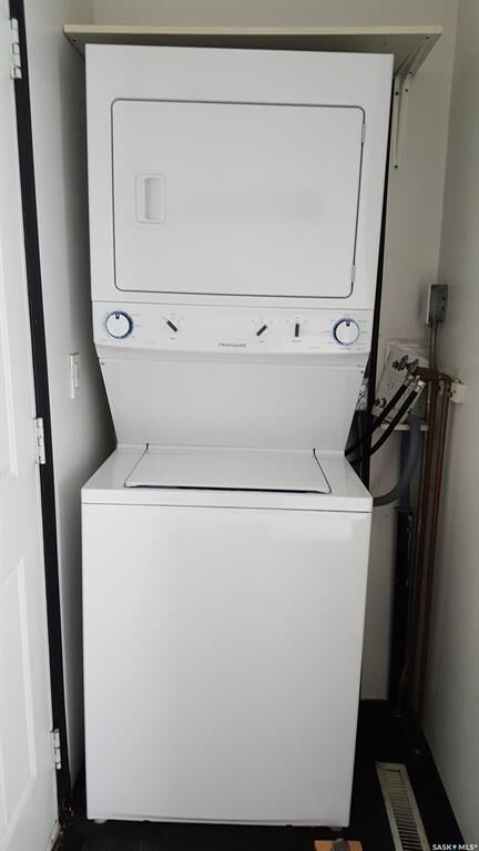 Property Photo:  1226 8th Street  SK S4A 1H3 