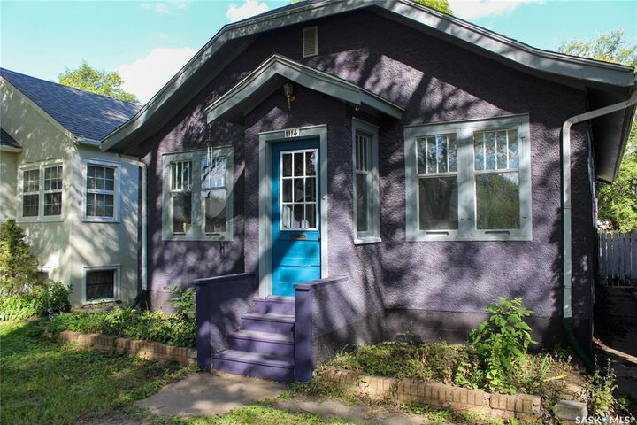 Property Photo:  1114 C Avenue N  SK S7L 1K4 