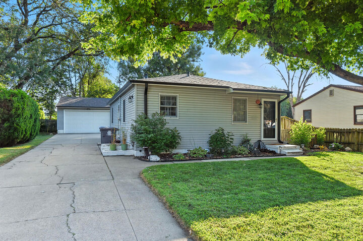 1327 Westside Dr Drive  Council Bluffs IA 51501 photo
