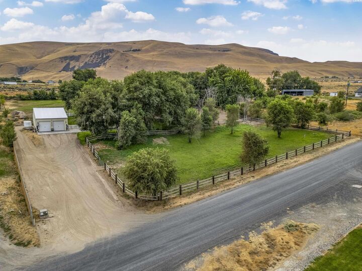 13005 W 344 Pr NW  Benton City WA 99320 photo