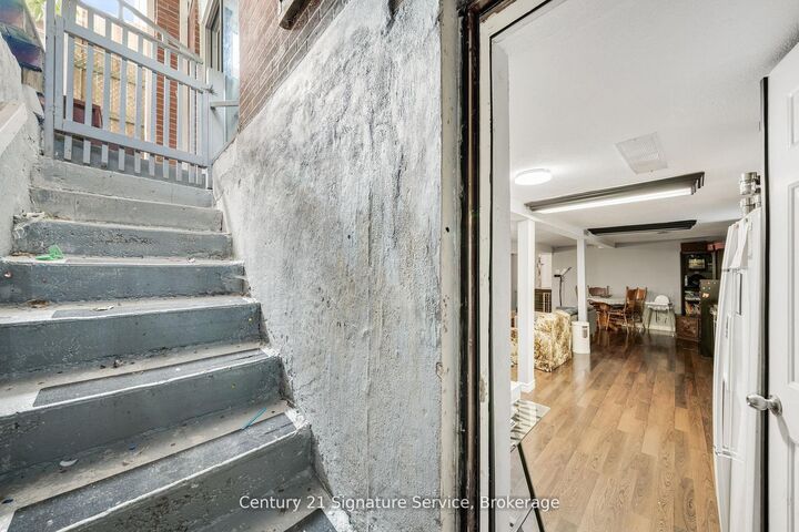 Property Photo: 144 Voltarie Crescent Basement ON L5A 2A4