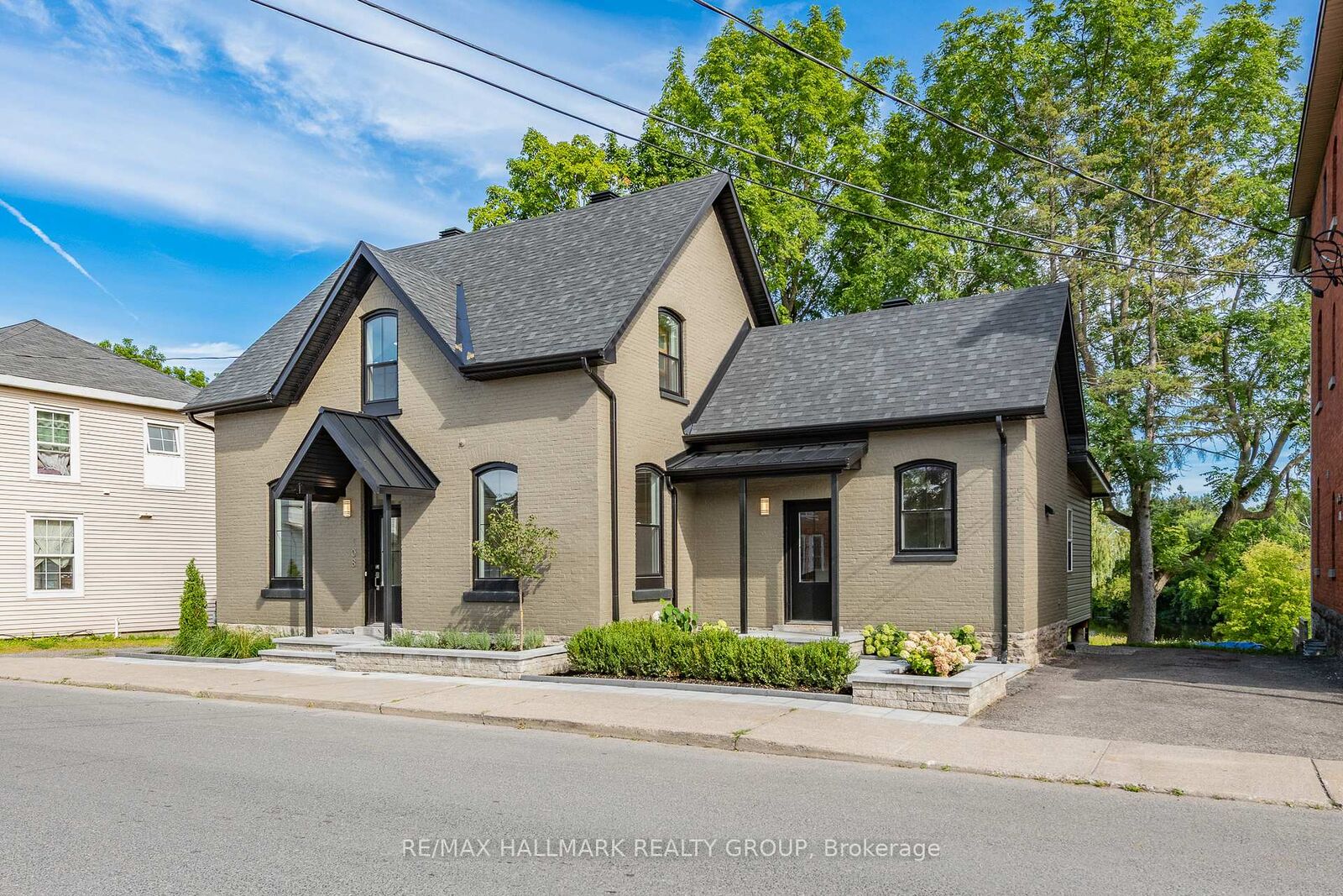 Property Photo: 108 Clothier Street E ON K0G 1J0