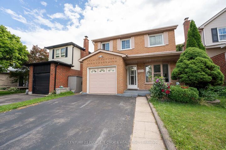 Photo de la propriété: 2247 Silverbirch Court ON L7M 3H4