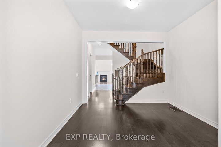 Photo de la propriété:  29 Heming Trail  ON L9K 0H8 