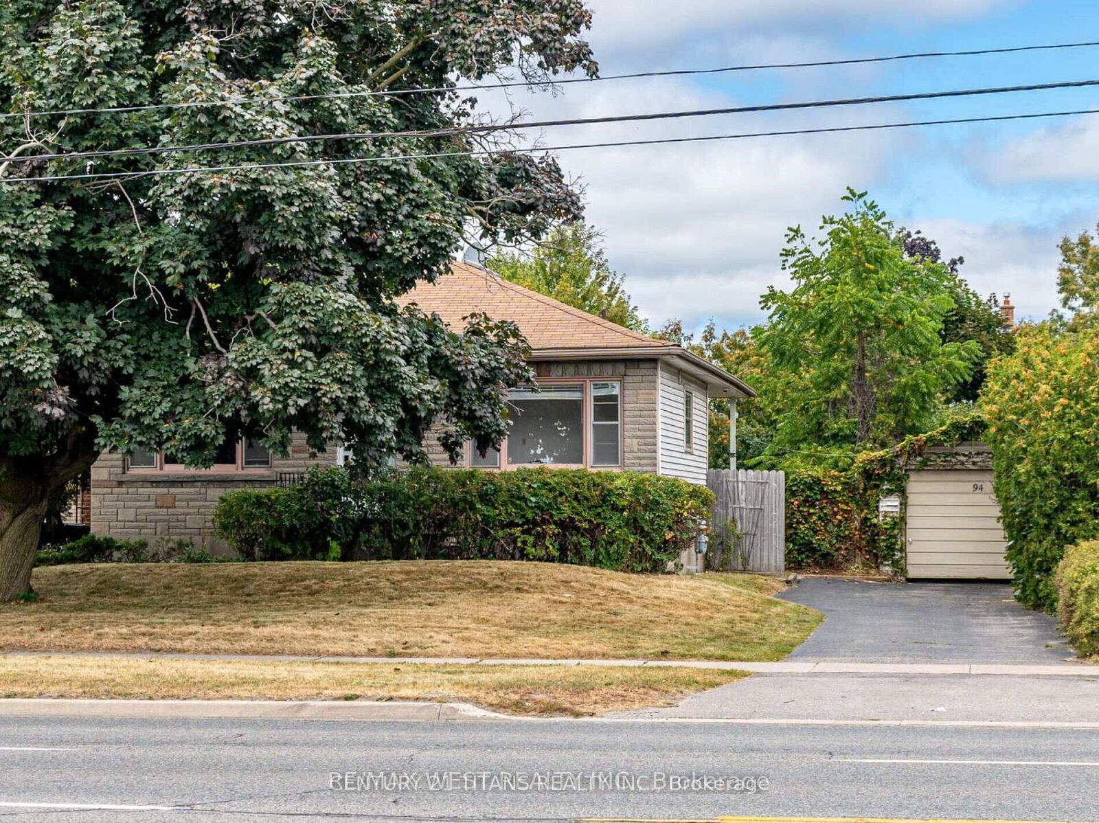 Photo de la propriété:  94 Taunton Road W  ON L1G 3T2 