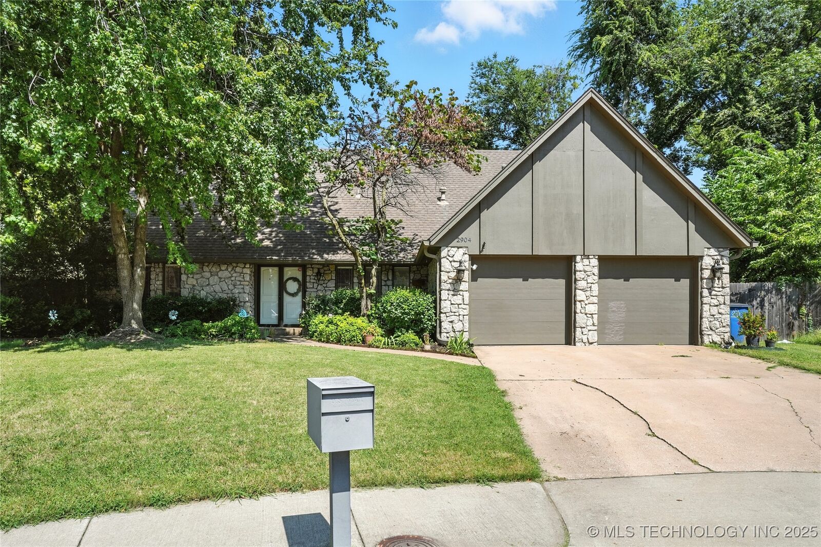 Property Photo:  2904 S 95th  OK 74129 