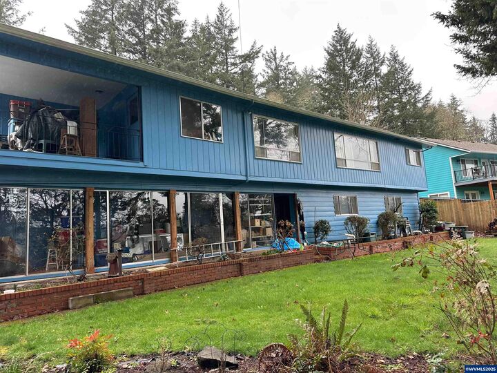 Property Photo: 368 Stoneway Dr NW OR 97304